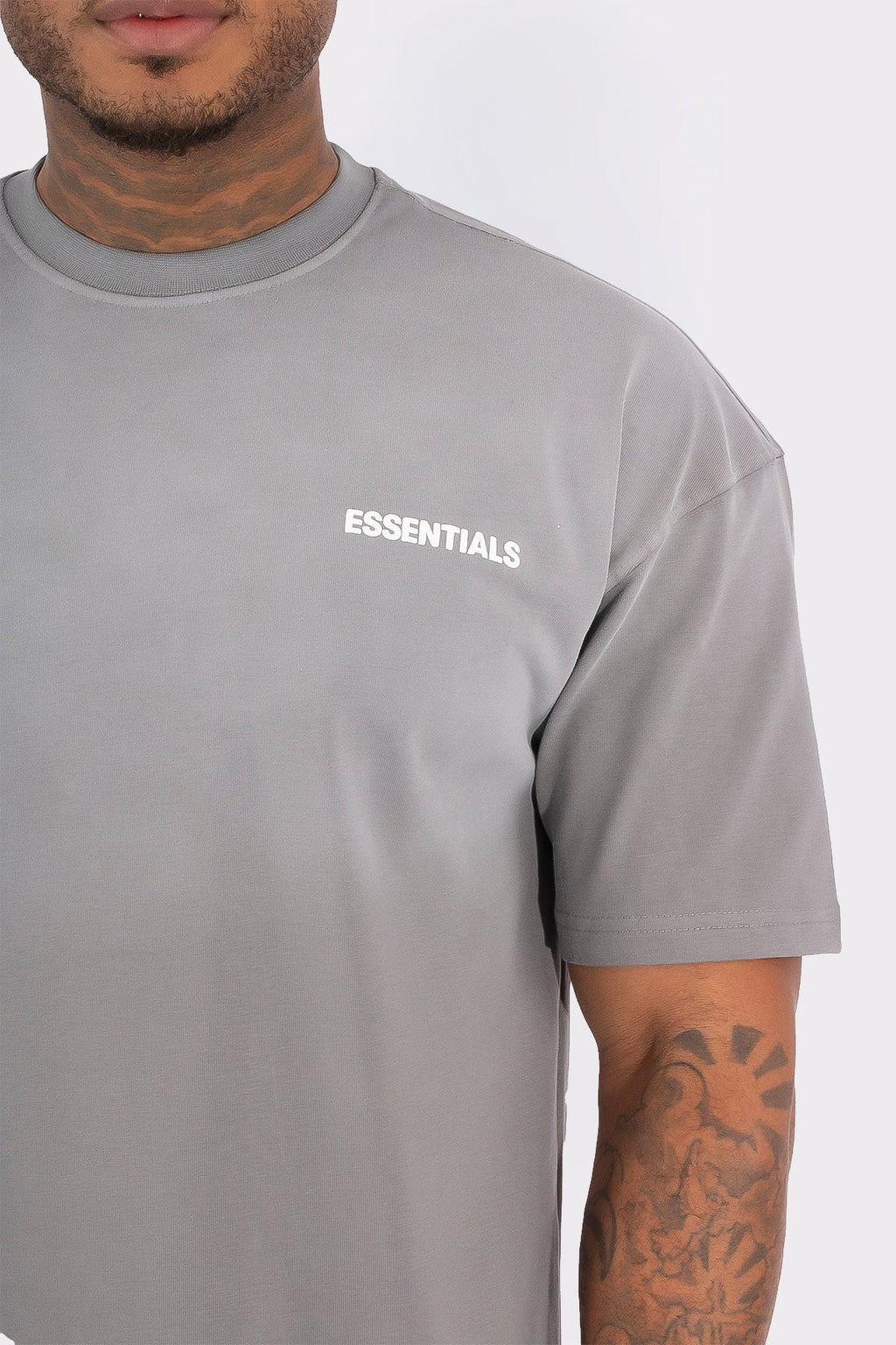 THE ESSENTIALS T-SHIRT