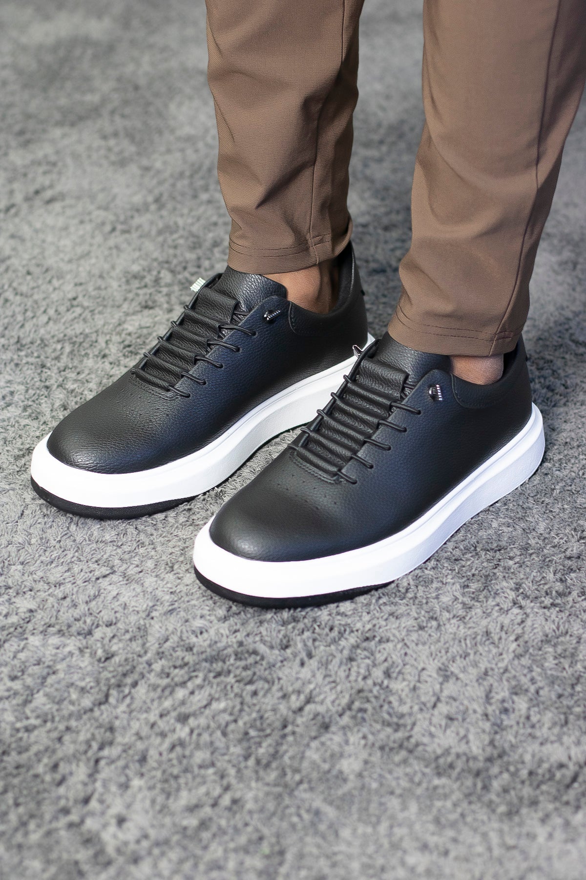 THE LYON PREMIUM SNEAKER