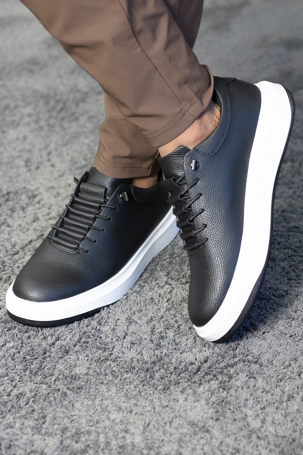 THE LYON PREMIUM SNEAKER