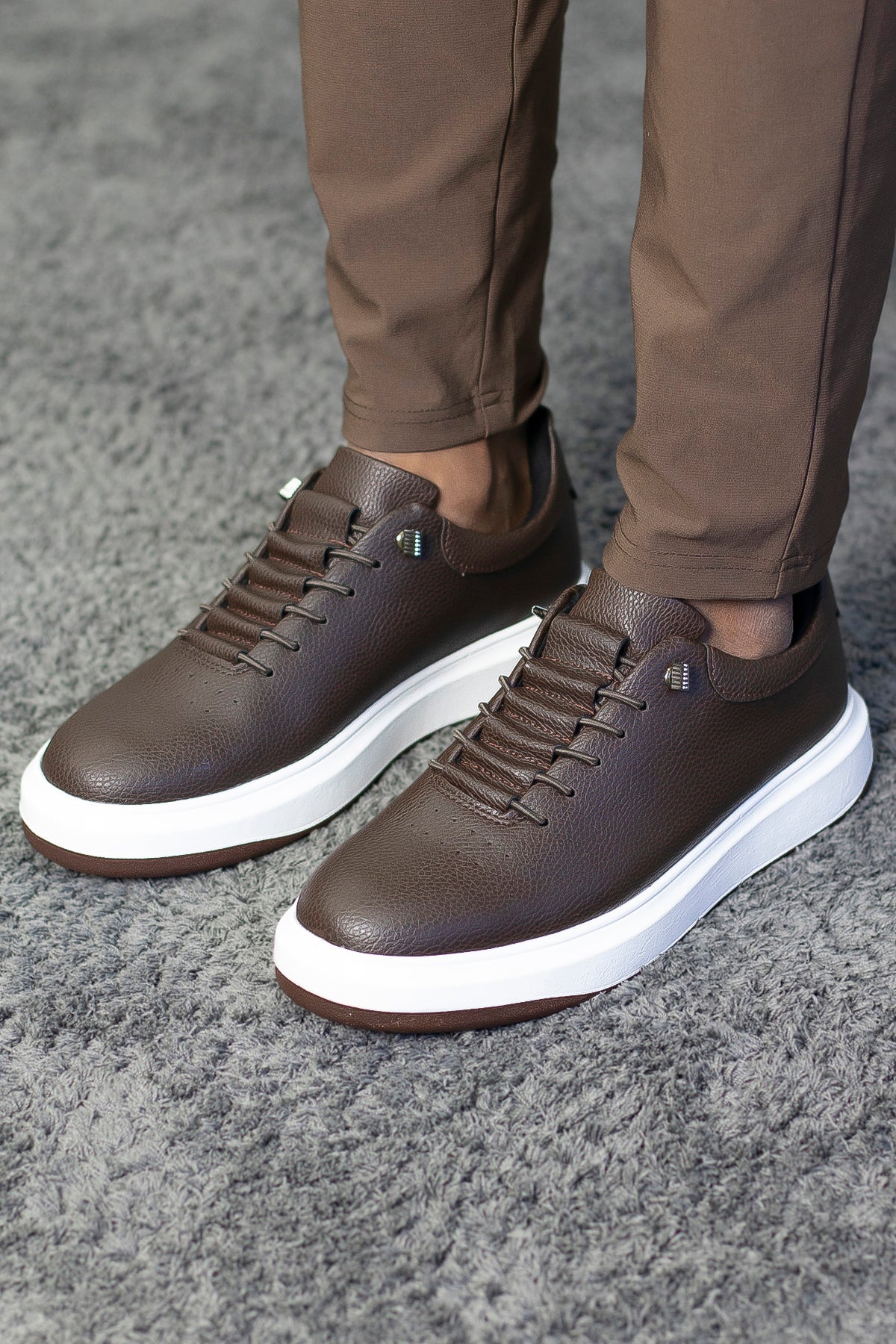 THE LYON PREMIUM SNEAKER