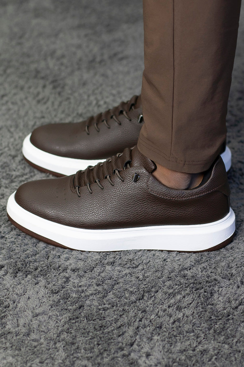 THE LYON PREMIUM SNEAKER