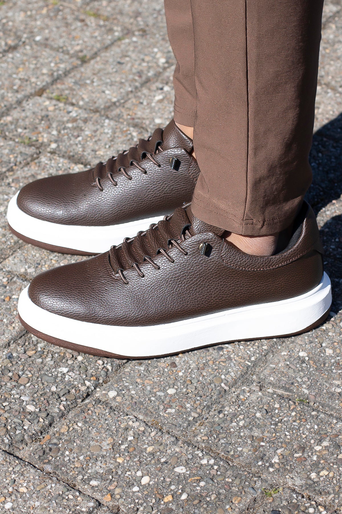 THE LYON PREMIUM SNEAKER