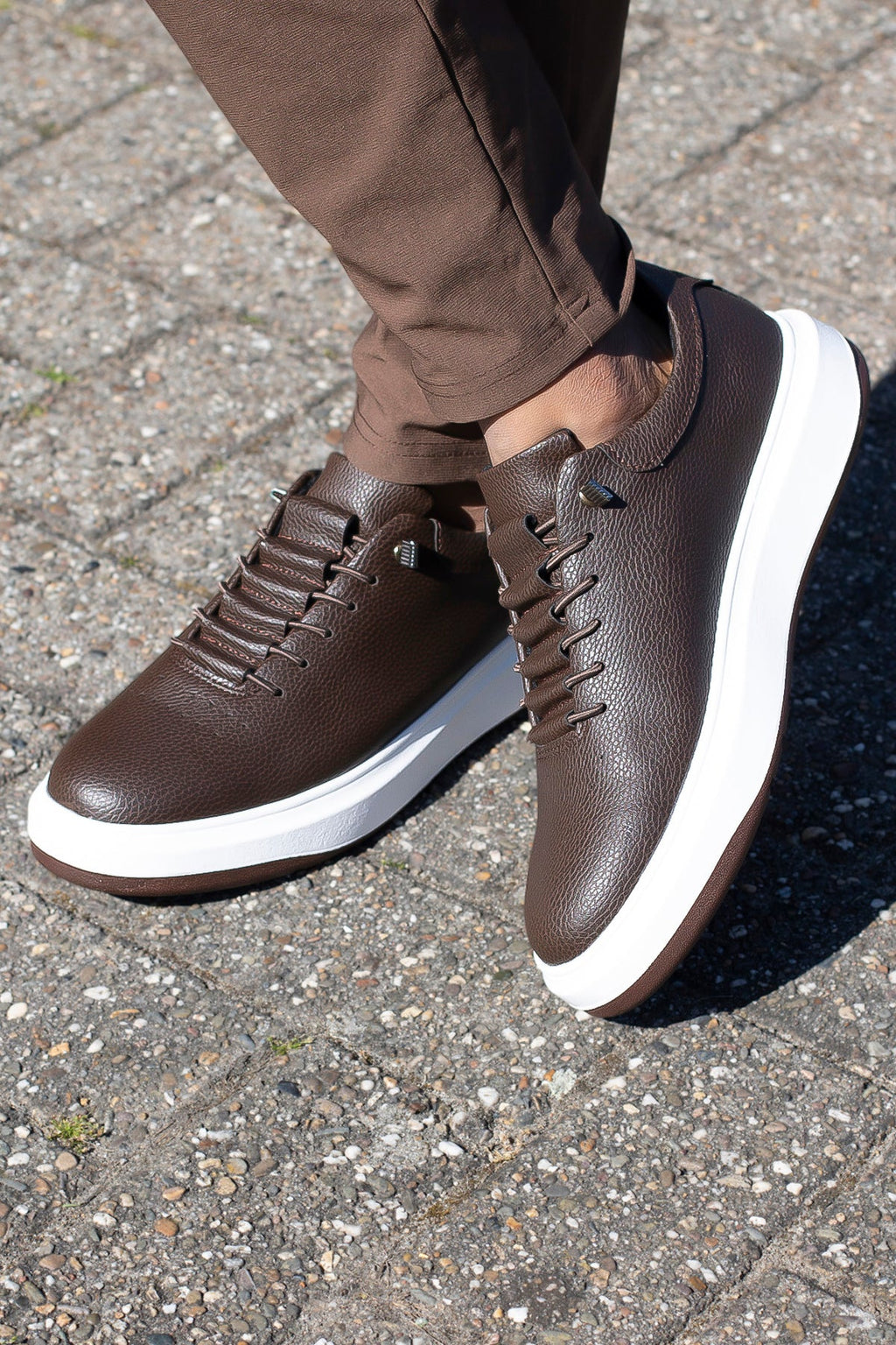 THE LYON PREMIUM SNEAKER