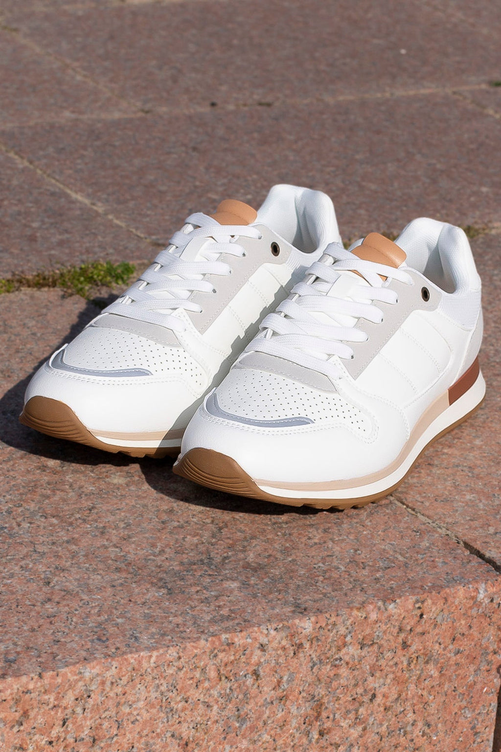 THE SANTOS ESSENTIAL SNEAKER