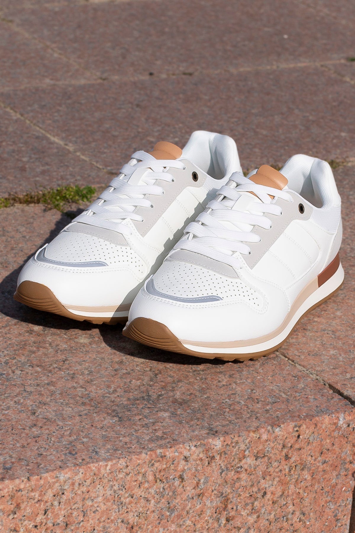 THE SANTOS ESSENTIAL SNEAKER