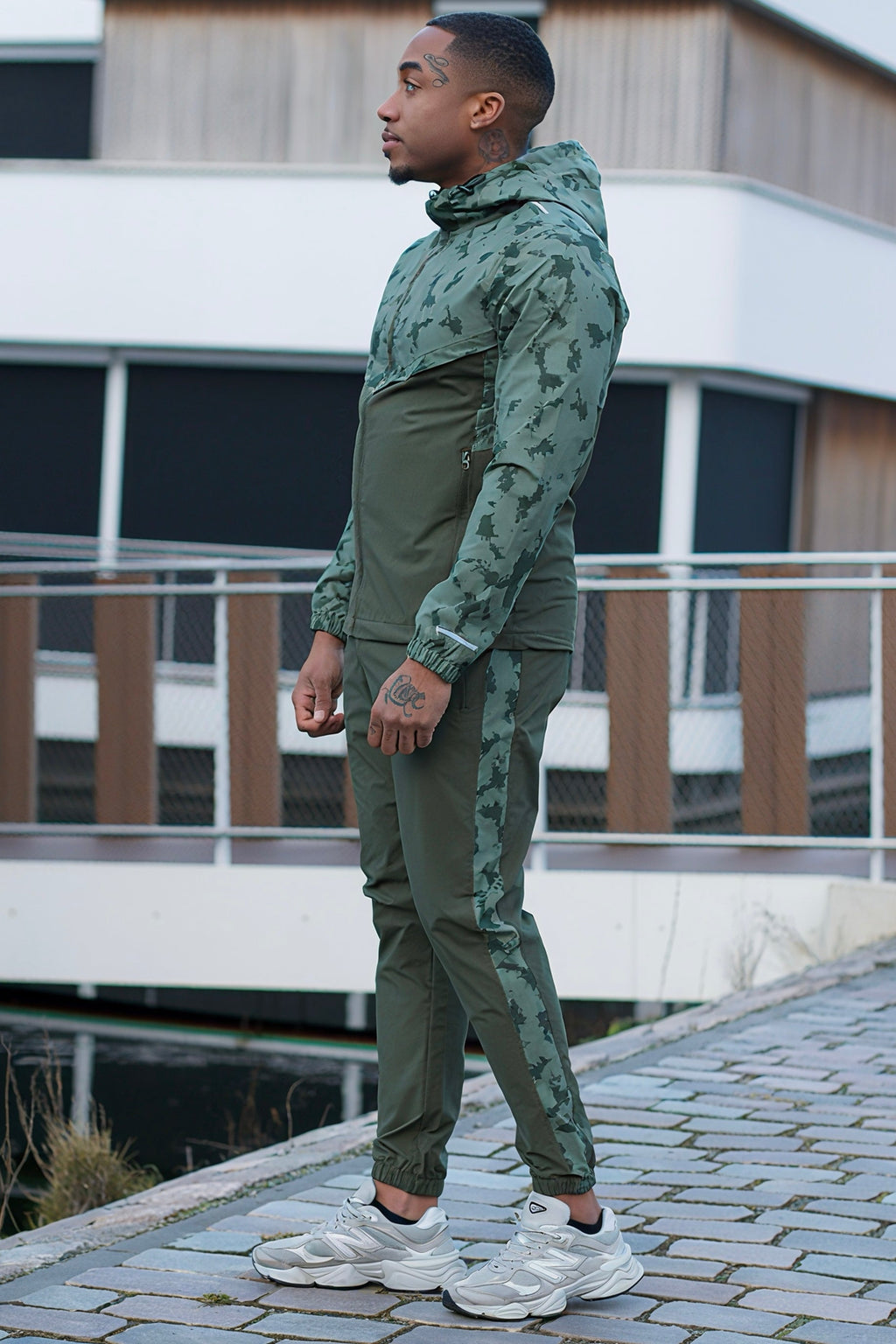 THE CAMOUFLAGE COMBISET